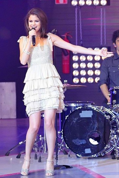 Selena Gomez фото №1