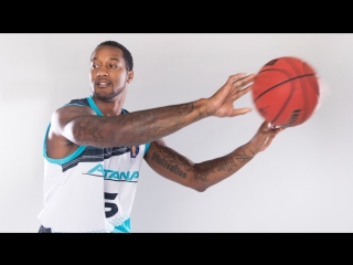 Блок-шот Джастина Картера в матче против УНИКСа