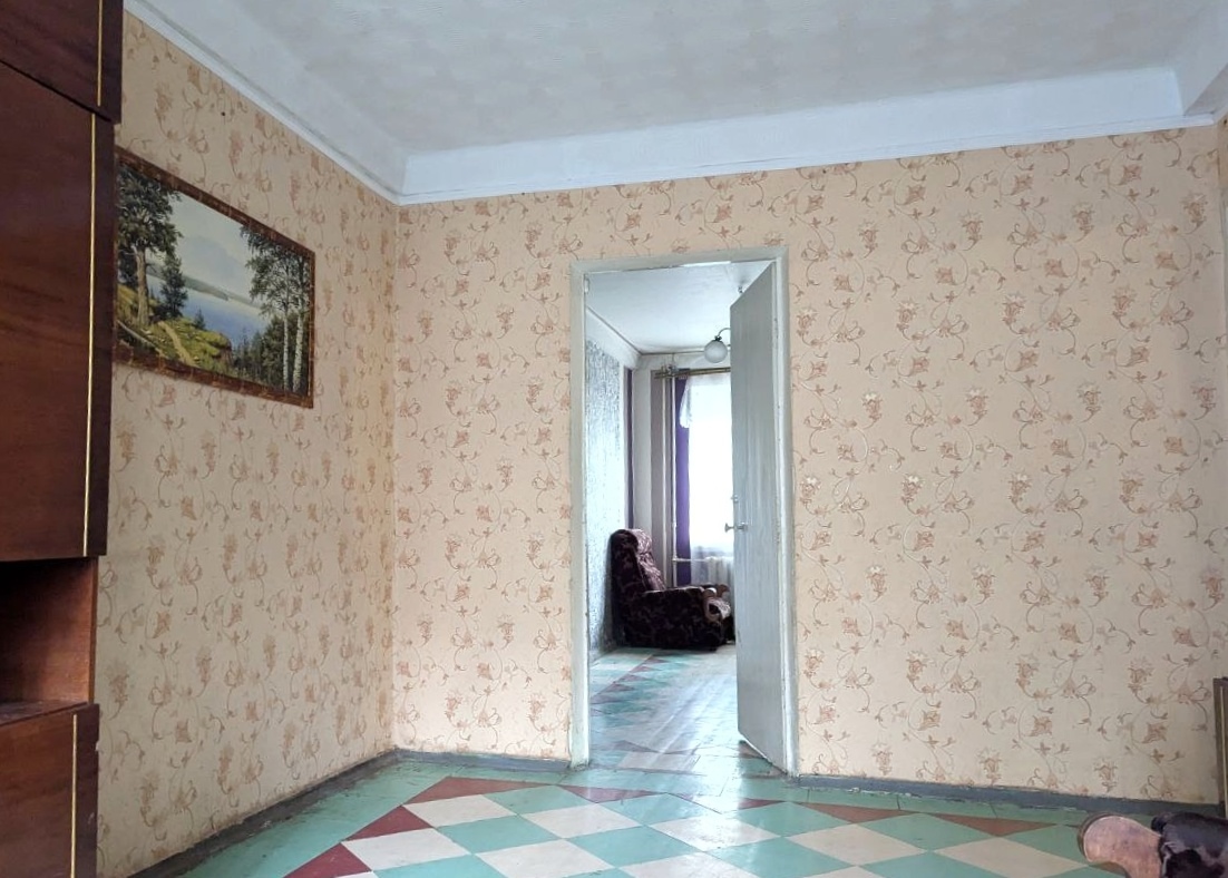 Продам 4х КОМНАТНУЮ квартиру Собственник 1/5 этаж, ул Гмыри, Алчевск, р-н Столицы, 7 школы Удобное местоположение, 2,7 млн р Окна пластик Никто не прописан, квартира без долгов и обременений, 1 взрослый собственник, документы РФ Обращаться по номеру 8 959 201-76-17...