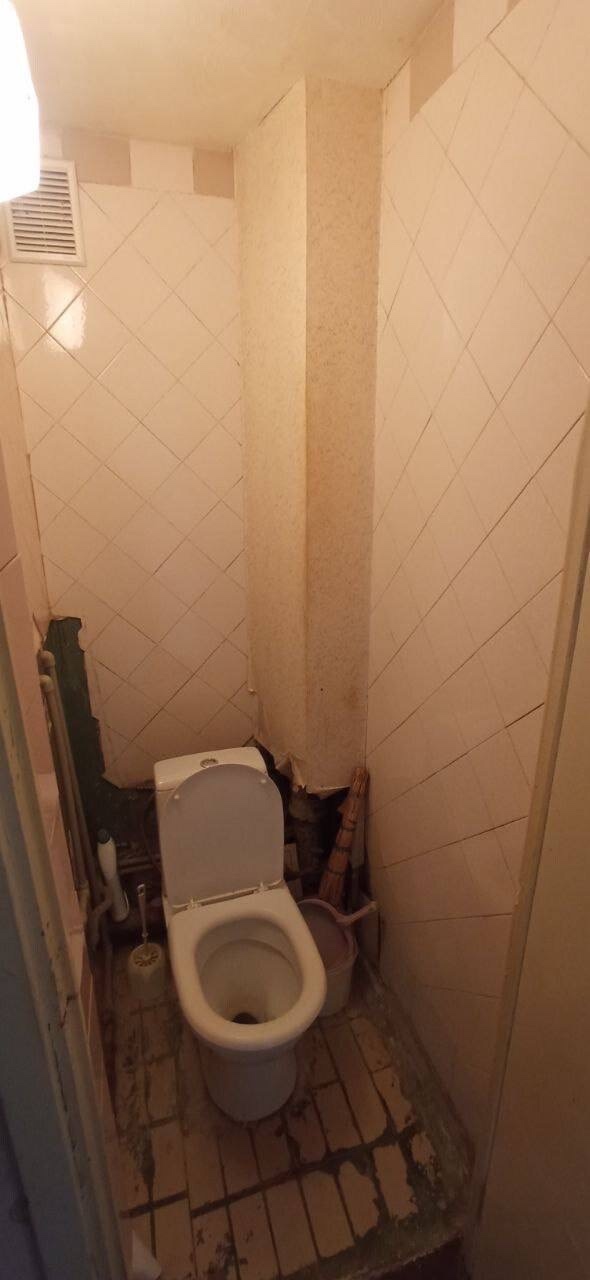 🏠 Сдается в аренду 2-комнатная квартира в Кировском районе 📍 Адрес: г. Донецк, Кировский район, ул. Терешковой ✨ Ключевые моменты: ✅ Общая площадь дома: 45м². ✅ Расположение этажа: 4\9 ✅ Балкон в аварийном состояние, лоджия обшита деревом. ✅ Инфраструктура: школа, детский сад, поликлиника, супермаркет, спорти...