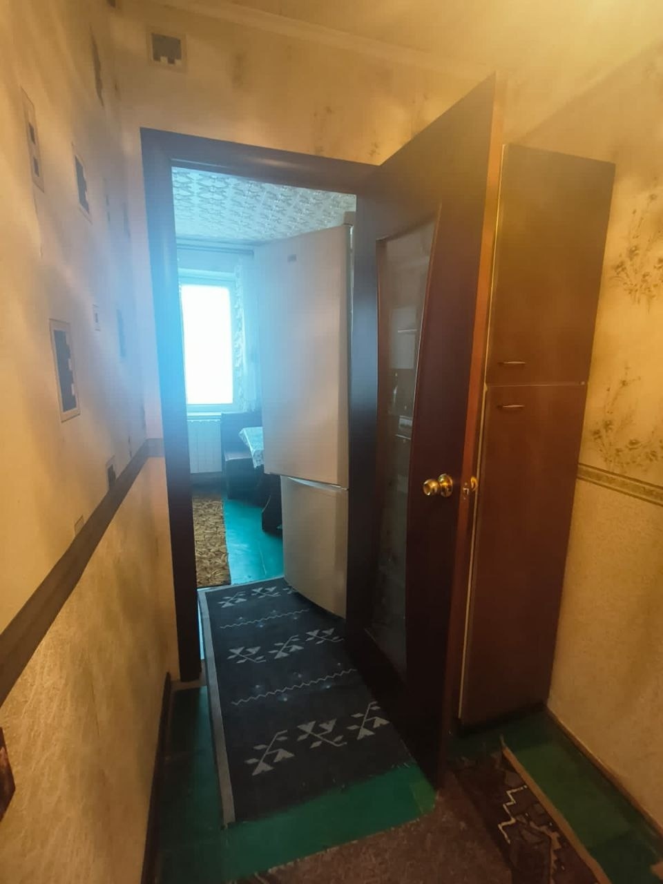 🗝️Продаётся 2-х комнатная квартира🗝️ Расположение : г. Кировск, м-н 60 лет Октября. д.19 Цена 1.9 млн., возможна продажа за счёт средств материнского капитала! 🔵3 этаж/9 этажного дома 🔵Состояние заходи и живи, продаётся со всей мебелью и техникой. 🔵Ванная, туалет в плитке совмещенный +теплый пол. 🔵Пластиковые...