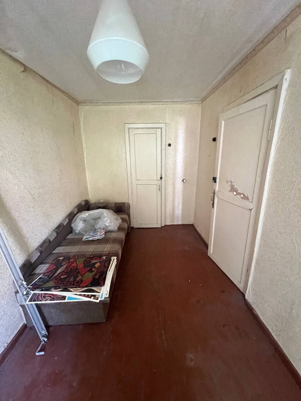 Продам 2-х комнатную квартиру на ул. Звейника 2/5 эт. общ. 41 кв. м. Дом кирпичный, квартира тёплая, не угловая, комнаты раздельные, колонка, с/у совмещённый, балкон. Рядом больница, магазины, транспорт. Документы РФ. ✅ Цена 4 500 000₽. ☎ +79592952103 Николай ...